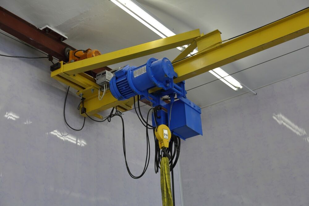 Example of an underhung overhead crane inspection